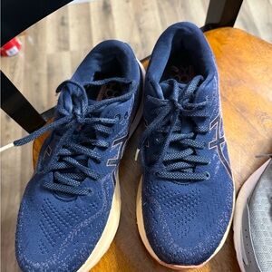 Asics Men's Navy Athletic Running Shoes with Cream Midsole and Pink Accent